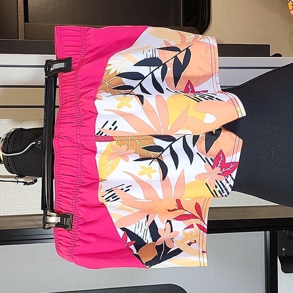 ROXY RUNNING SHORTS - Picture 2 of 3